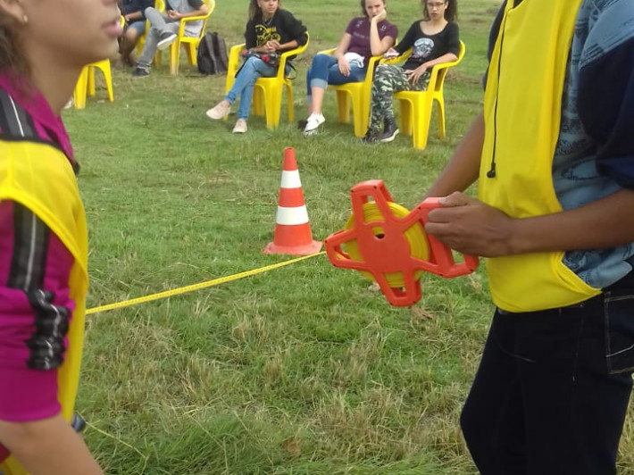 Equipe de arbitragem responsável pela metragem dos arremessos